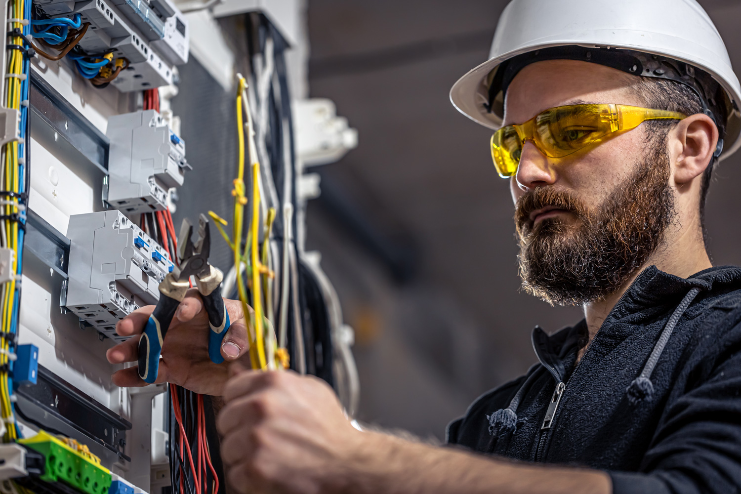 Curso Técnico Electricista: Montaje y mantenimiento de Instalaciones eléctricas